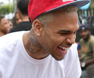 Chris Brown Helps the Needy