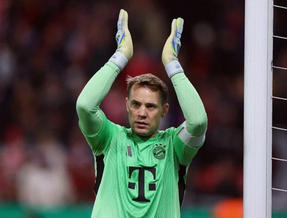 Neuer Extends Bayern Deal for Another Year Through 2027