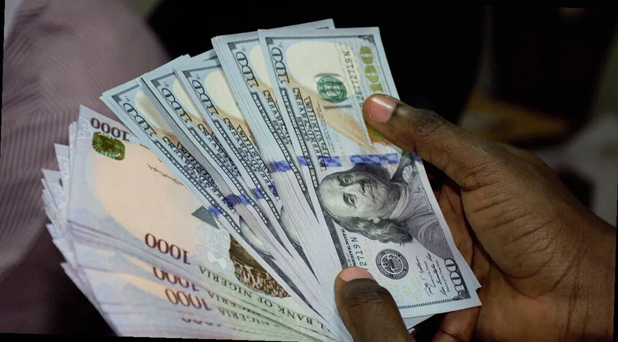 Naira Slides Further Against Dollar, Hits New Weakness at 1,371 per USD