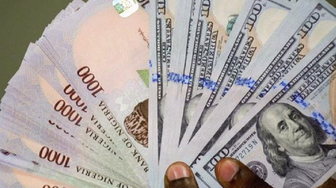 Naira Edges Up Against Dollar in Official Market as Reserves Keep Falling