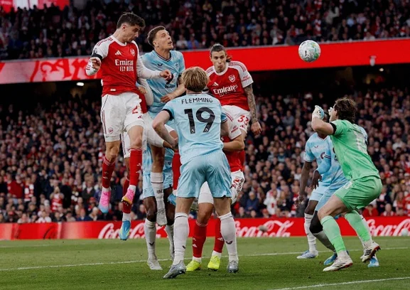 Arsenal Grind Past Burnley to Stretch Title Lead to Five Points