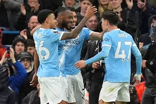 Foden’s two assists spark Man City 3-0 win over Palace, cut Arsenal lead to two