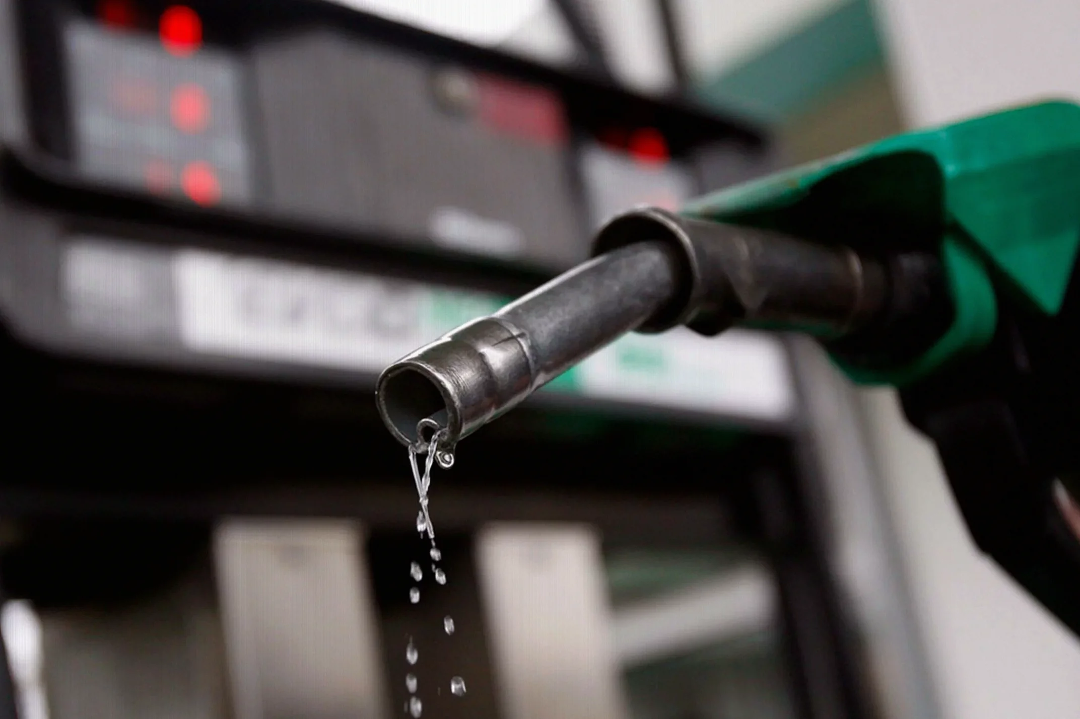 Nigeria Restarts Petrol Import Permits, Approves Six Marketers for 720,000 Tons