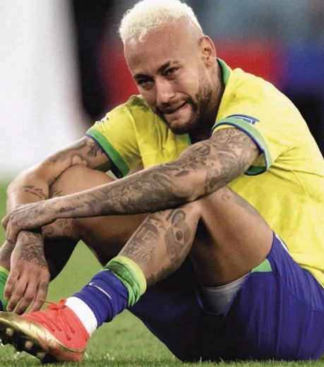 Neymar Breaks Down Alone After Enduring 981-Day Brazil Return