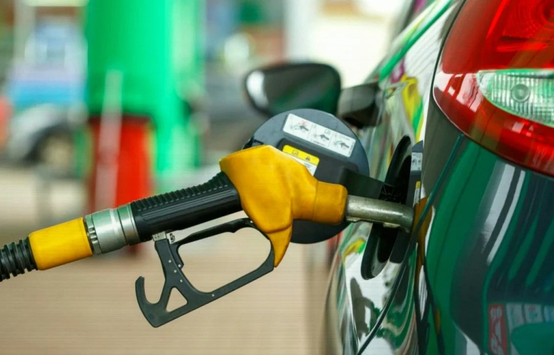 Nigerian Fuel Retailers Cut Pump Prices After Dangote Refinery Rate Downgrade