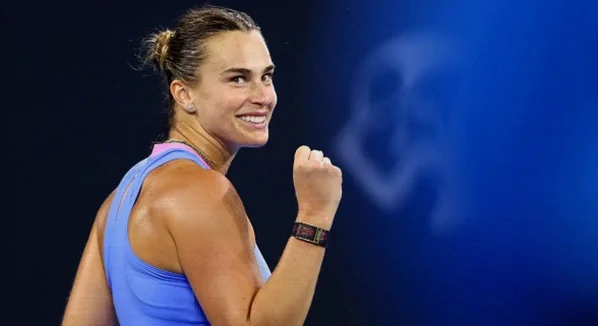 Sabalenka Fumbles in Windy Quarterfinal, Falls to Shnaider at French Open