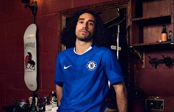 Cucurella makes World Cup promise permanent with tattoo of De la Fuente