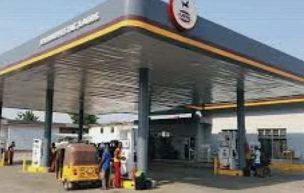 Dangote Refinery Resumes Dollar Sales as MRS Stations Close Over Fuel Shortage