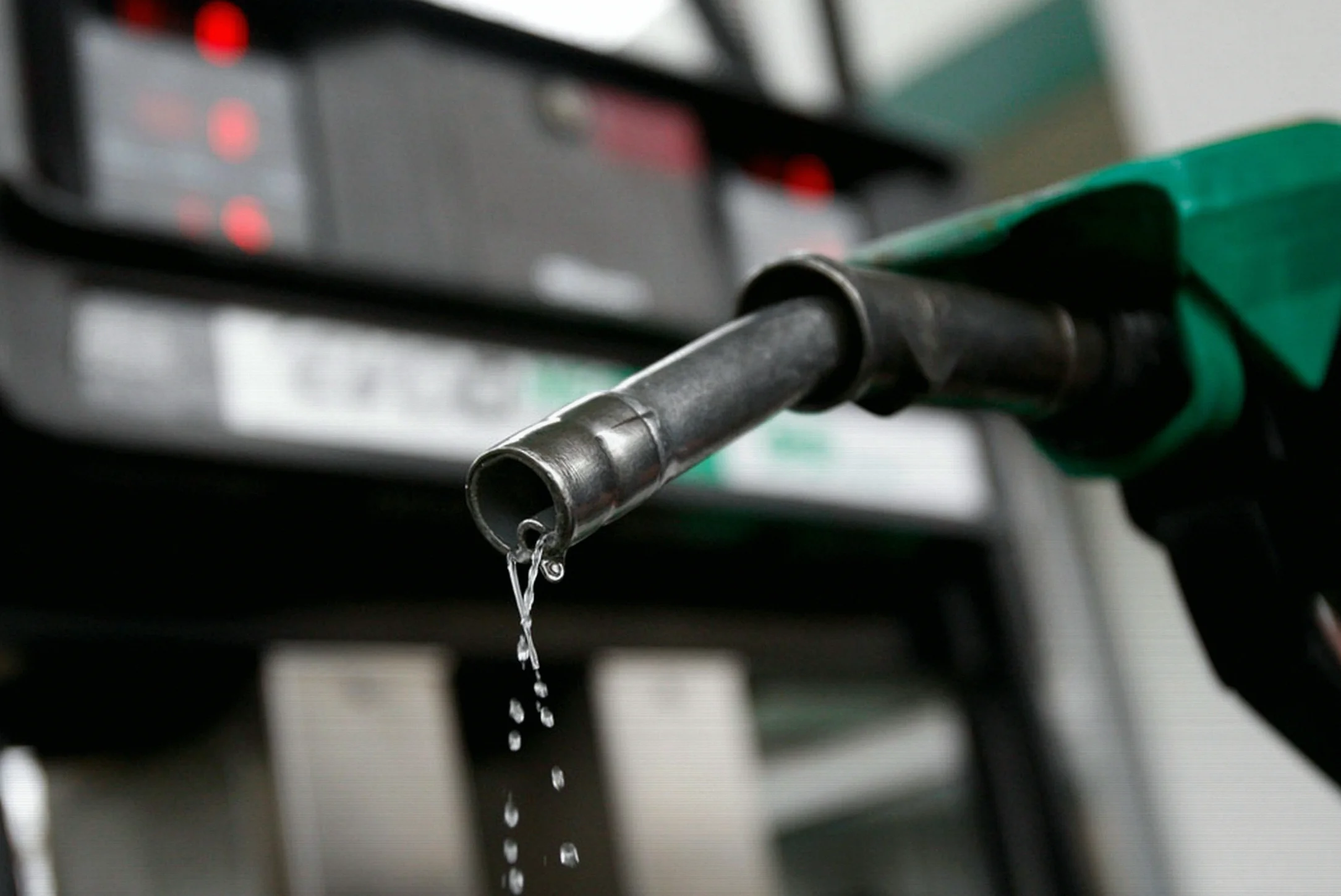 Fuel Prices in Nigeria Still Above N1,000 Despite Relief, Retailers Say