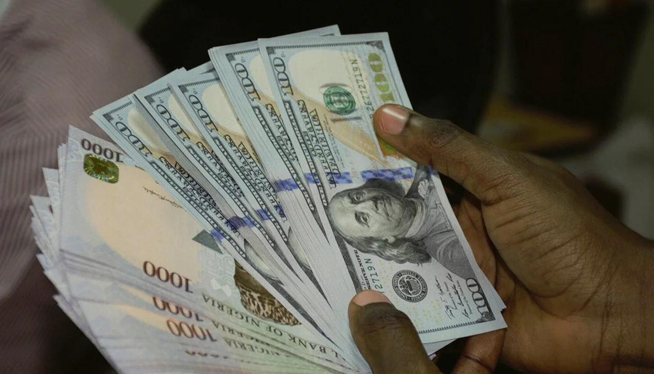 Naira Gains Most in a Week as Reserves Rise and FX Controls Tighten