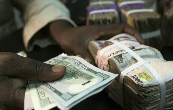 Naira Gains Ground Further vs Dollar as Reserves Rise to 1,367.76