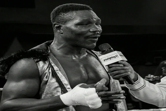 Durodola KOs Akano in First Round to Strengthen World Title Bid