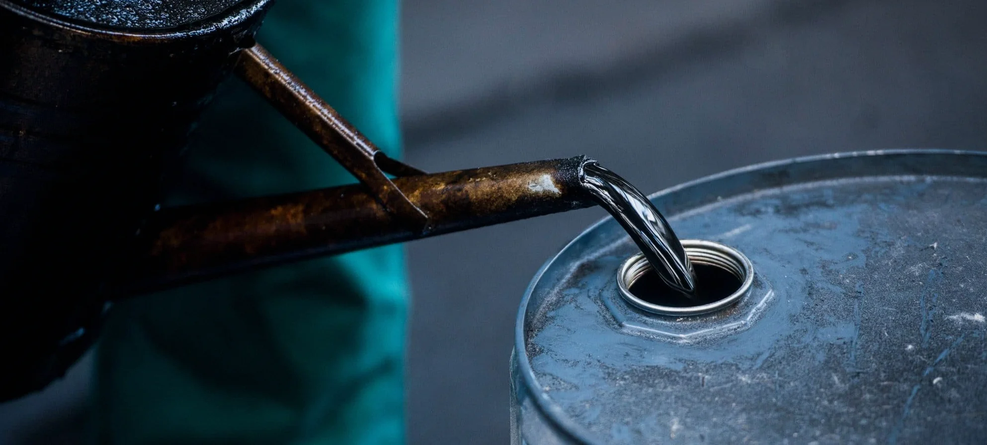 Oil Prices Jump 4% on Middle East Shipping Risk