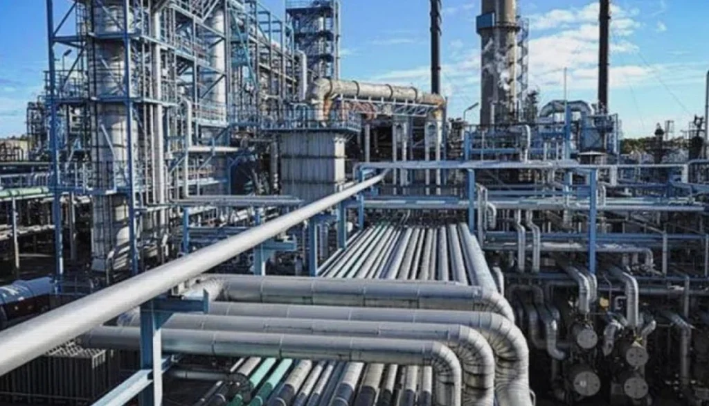 Nigeria’s fuel retailers urge restart of Port Harcourt and state refineries to cut prices