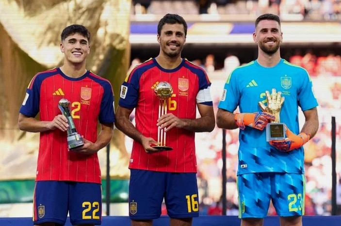 Rodri, Simón and Cubarsí Star as Spain Sweep 2026 World Cup Awards