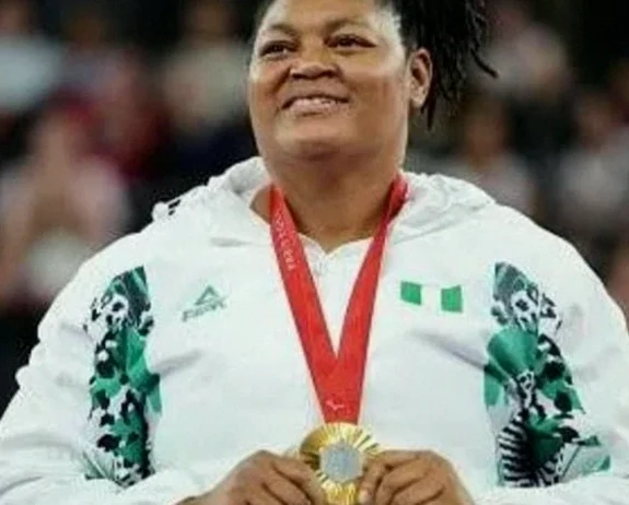 Oluwafemiayo dedicates Commonwealth gold after world-record Para Powerlifting lift