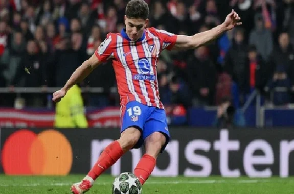 Atletico Madrid Reject Barcelona Approach for Julian Alvarez