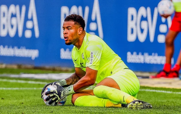 Eintracht Frankfurt Sign Goalkeeper Atubolu on Loan from Freiburg