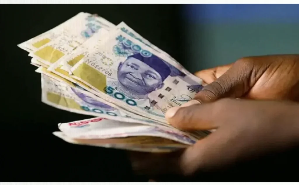 Naira Slips to N1,364.89 per Dollar as Reserves Rise to $52.14 Billion