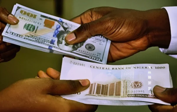 Naira Weakens Against Dollar as Parallel-Market Losses Deepen, Reserves Fall