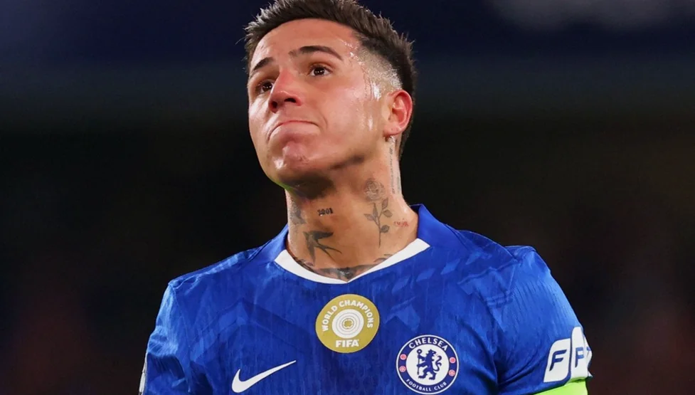 Enzo Fernández Faces Mixed Chelsea Reception in Pre-Season Return
