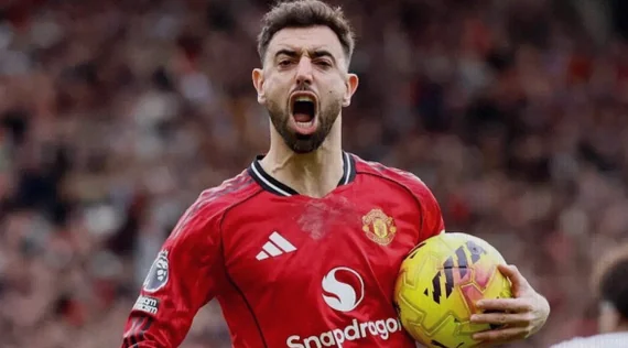 Fernandes Treble Leads Manchester United to First League Win of Season