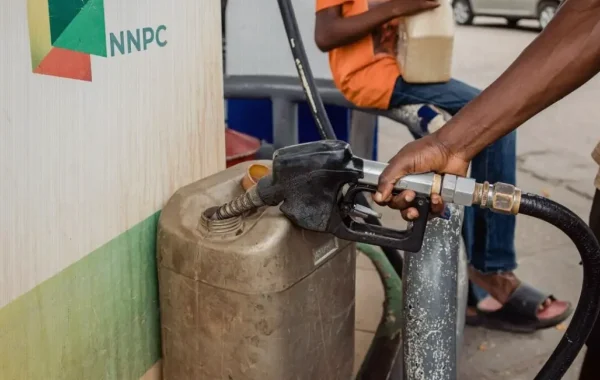 Cheaper Petrol Draws Abuja Motorists Away From NNPCL Stations