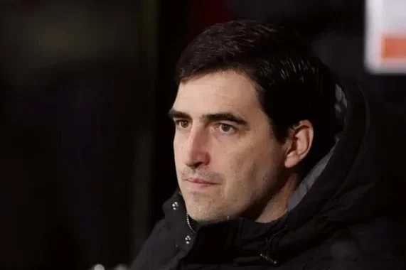Iraola tasked with driving Liverpool back into the Premier League title race