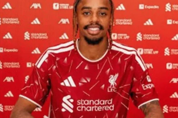 Liverpool Fans Impressed as £123m Signing Barcola Makes Winning Debut