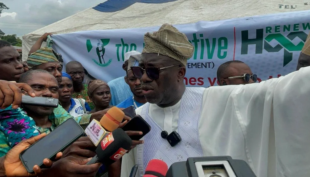 PDP Chieftain Showunmi Urges Backing for Tinubu’s 2027 Re-Election