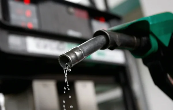 Nigeria Plans 30-Day At-Cost Fuel Sales to Ease Petrol Price Pain