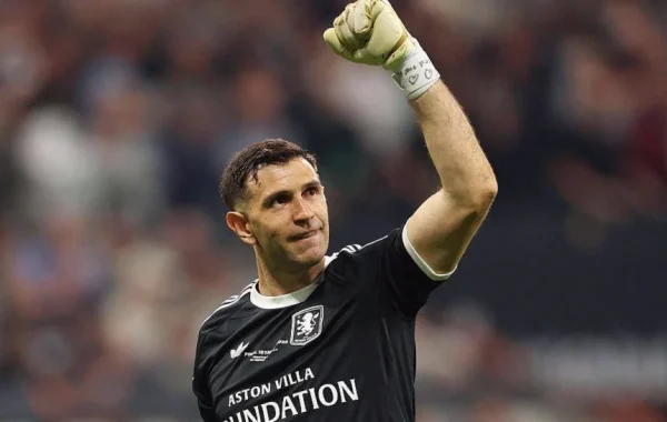 Emi Martinez Faces Weeks Out Following Chelsea Jaw Operation