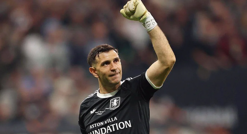 Emi Martinez Faces Weeks Out Following Chelsea Jaw Operation