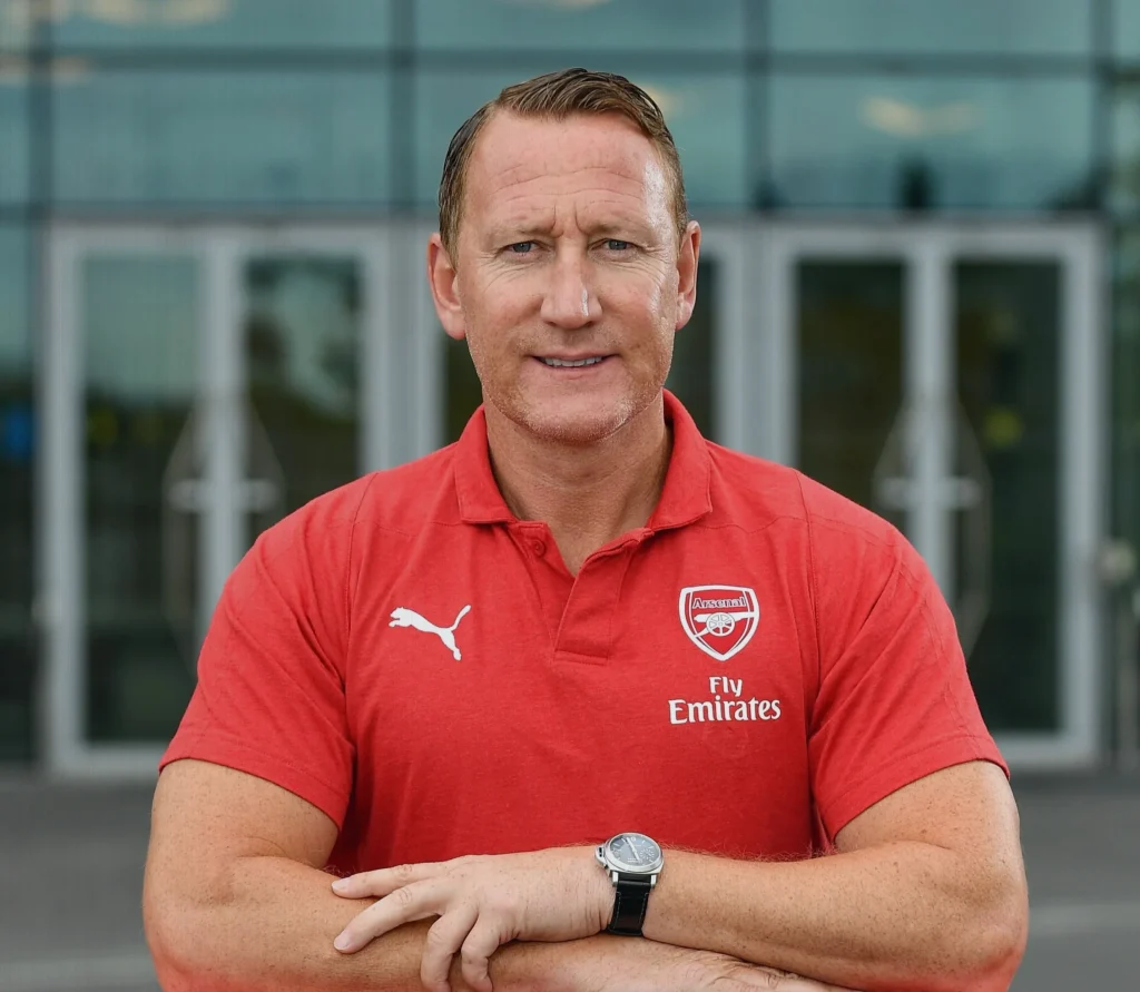 Parlour Criticises Madueke’s Defensive Role in Arsenal’s Leeds Win