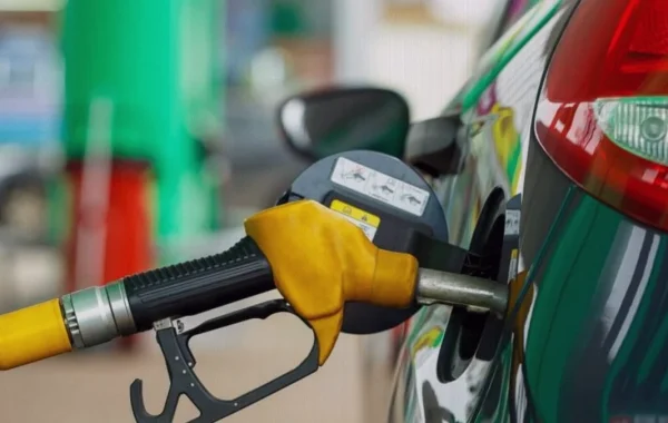 Nigeria Petrol Prices Diverge as Depots Cut Rates, Dangote Holds Steady