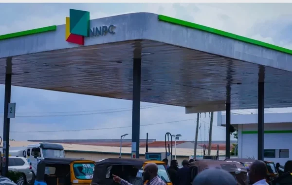 NNPCL Cuts Petrol Price by N25 to N1,370 per Litre in Abuja
