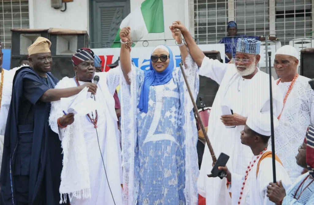 Itoku Community Honours Ogun PDP Deputy Governorship Candidate Sowunmi-Kolapo