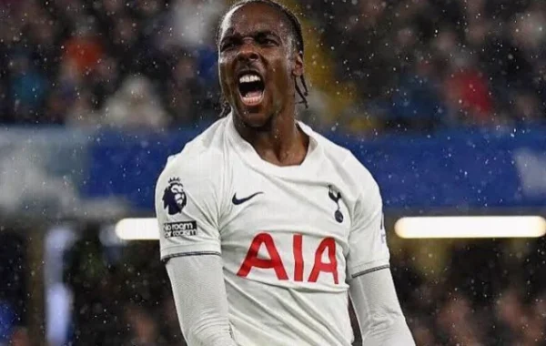 Tottenham beat 10-man Chelsea to end 36-year Stamford Bridge wait