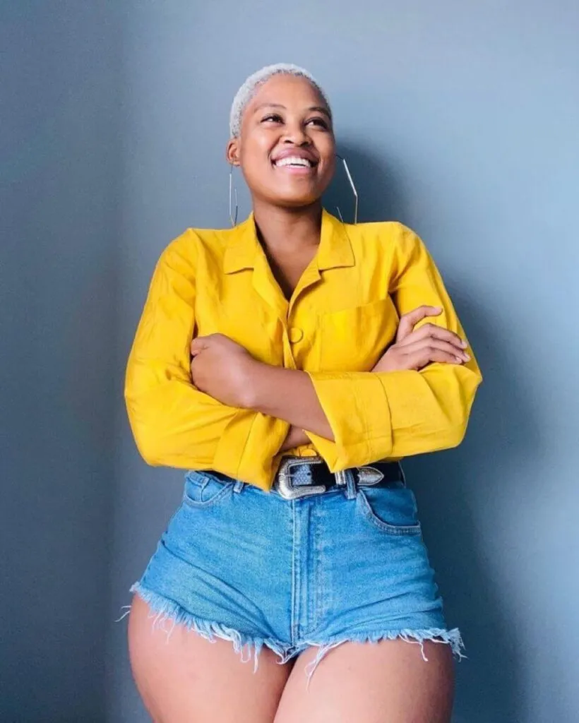 Asavela Mngqithi Gets People Talking
