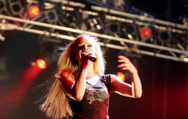 Avril Lavigne is NOT a racist and here’s why