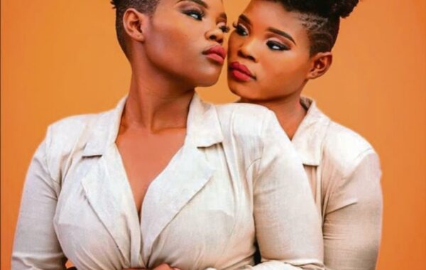 Inside Cent Twins’ Intimate Night