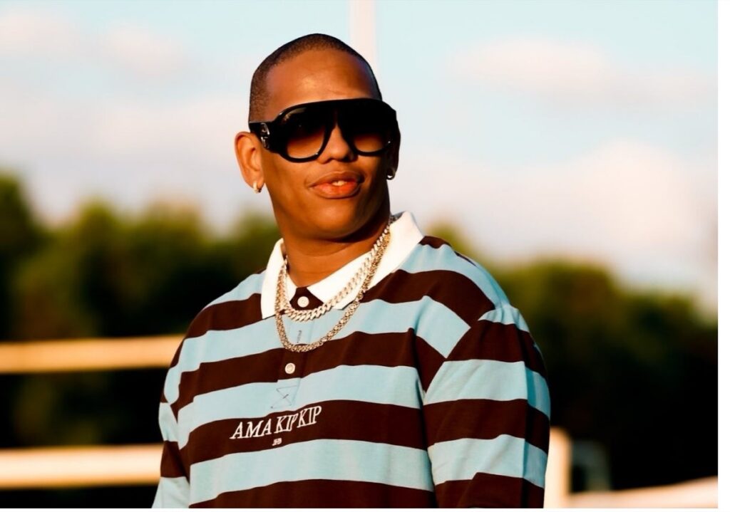 Da Les does it again with yet another flashy music video