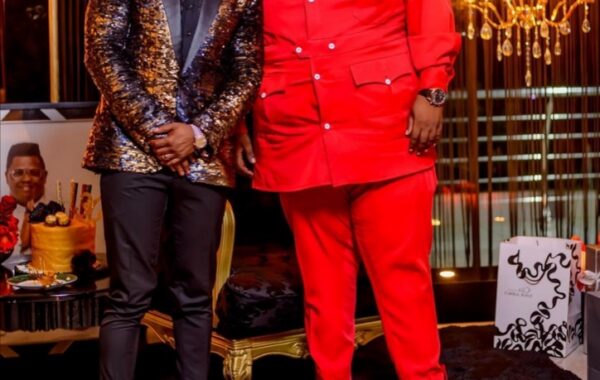 Dladla Mshunqisi Leaves Many In Stitches As He Runs Away From Cops!