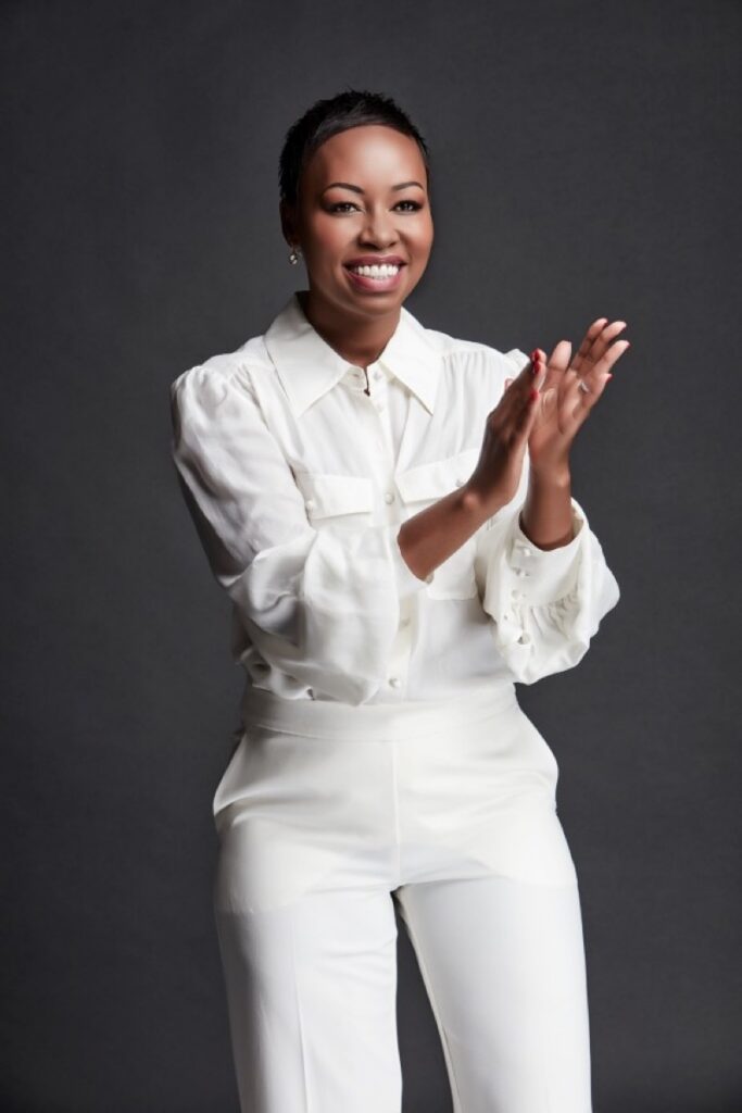 Elana Afrika: I can sing, I promise!
