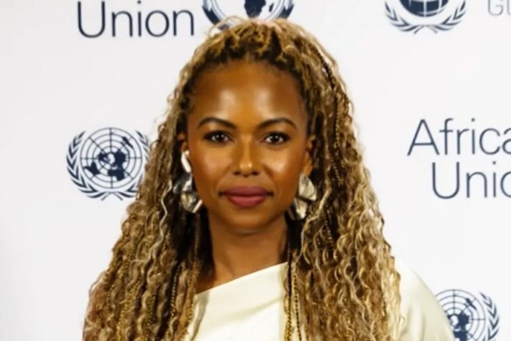 Fikile Mthwalo