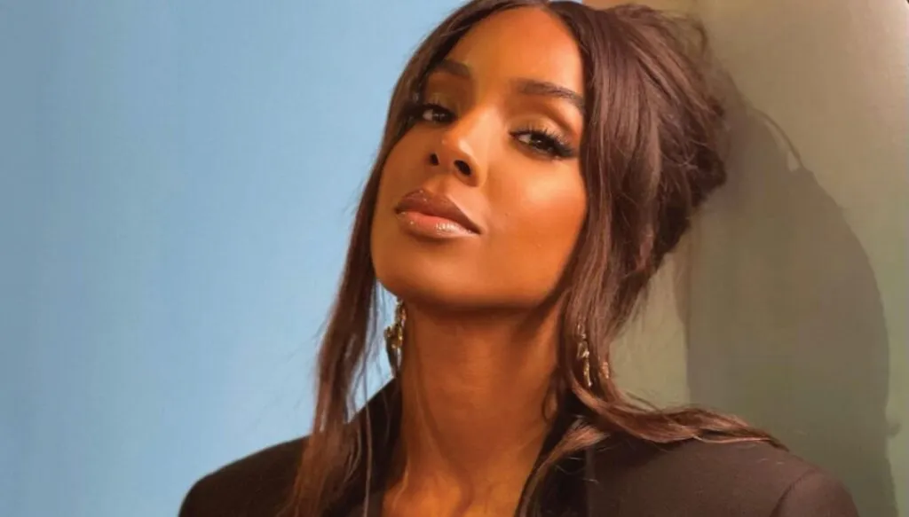 Kelly Rowland recruits fans for new video