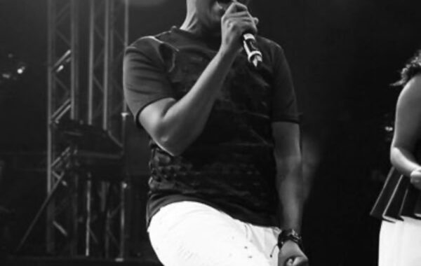 Khaya Mthethwa shows love to the kids