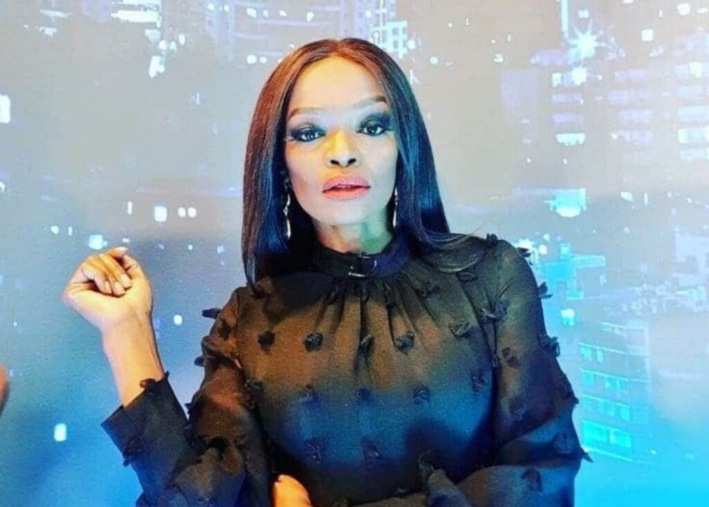 Kuli Roberts shows off her bikini bod