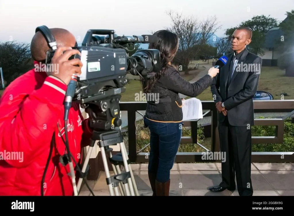 Leanne Manas to Ntsiki Mazwai: I have seen how you hate on me for being white