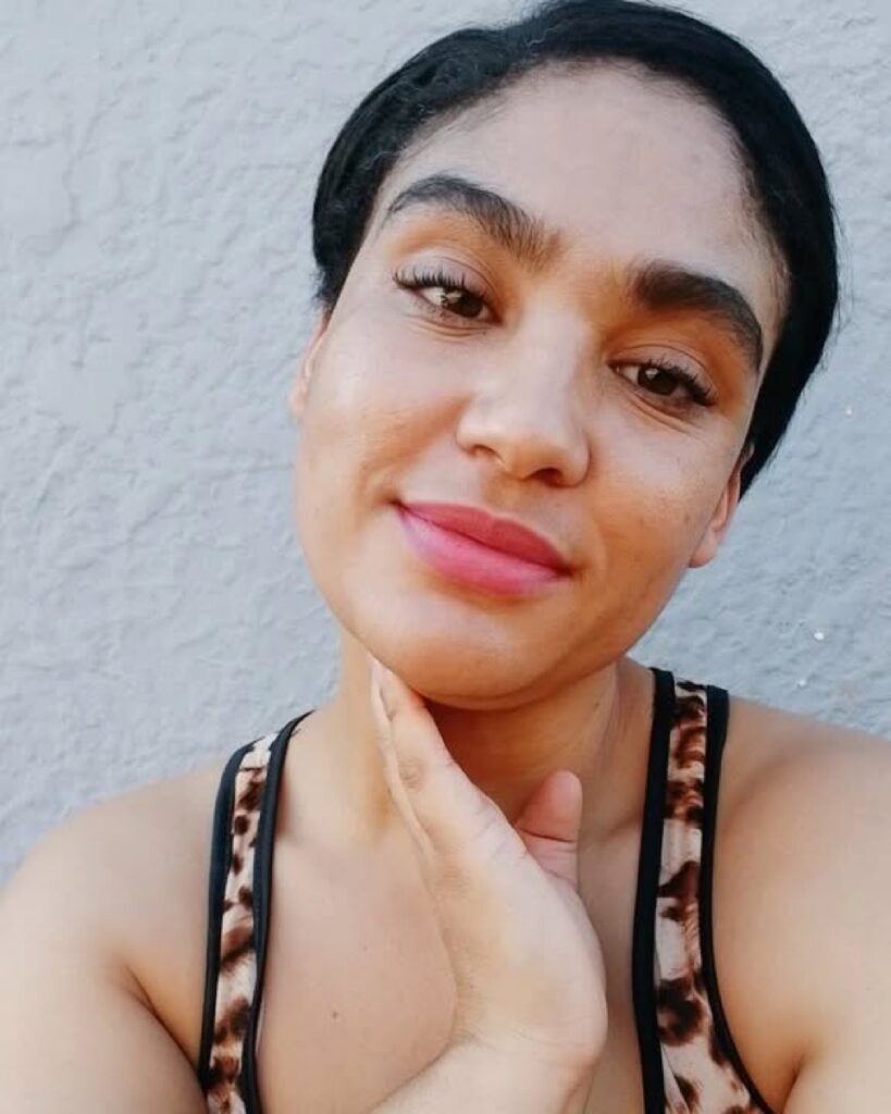 Lexi shows off bald look